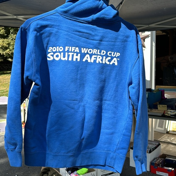 Italy 2010 FIFA World Cup sweatshirt - Picture 2 of 4